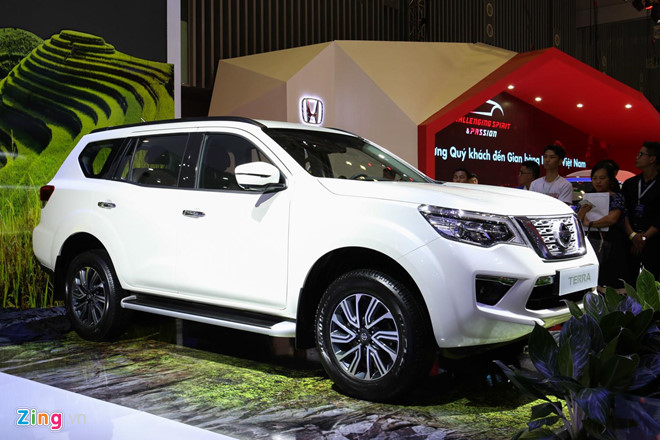 Nissan Terra cũng được nhiều đại lý giảm giá 100 triệu đồng